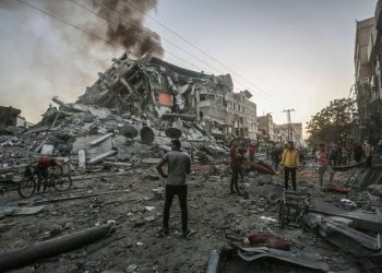 الاحتلال يواصل خرق وقف إطلاق النار في غزة بقصف مدفعي وغارات جوية