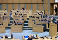 الشارع الأردني يغلي ويترقب معركة دستورية