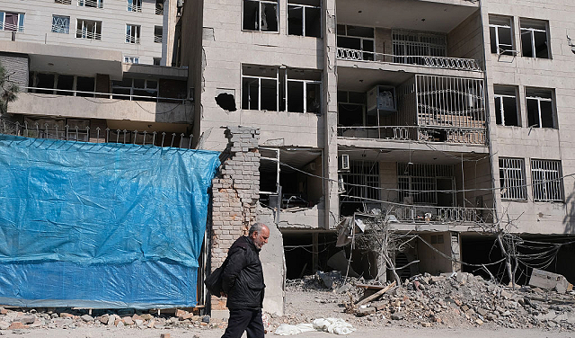 رشقات صاروخية من إيران ولبنان نحو إسرائيل وغارات جوية على طهران