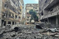 دمار وإصابات بين الإسرائيليين في قصف صاروخي إيراني على تل أبيب