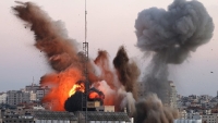 ذعر في حيفا.. صاروخ إيراني يصيب 10 إسرائيليين واشتعال النيران في المدينة