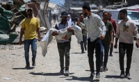 غزة: شهيدتان إحداهما طفلة وإصابات باستهداف خيمة نازحين في مواصي خانيونس
