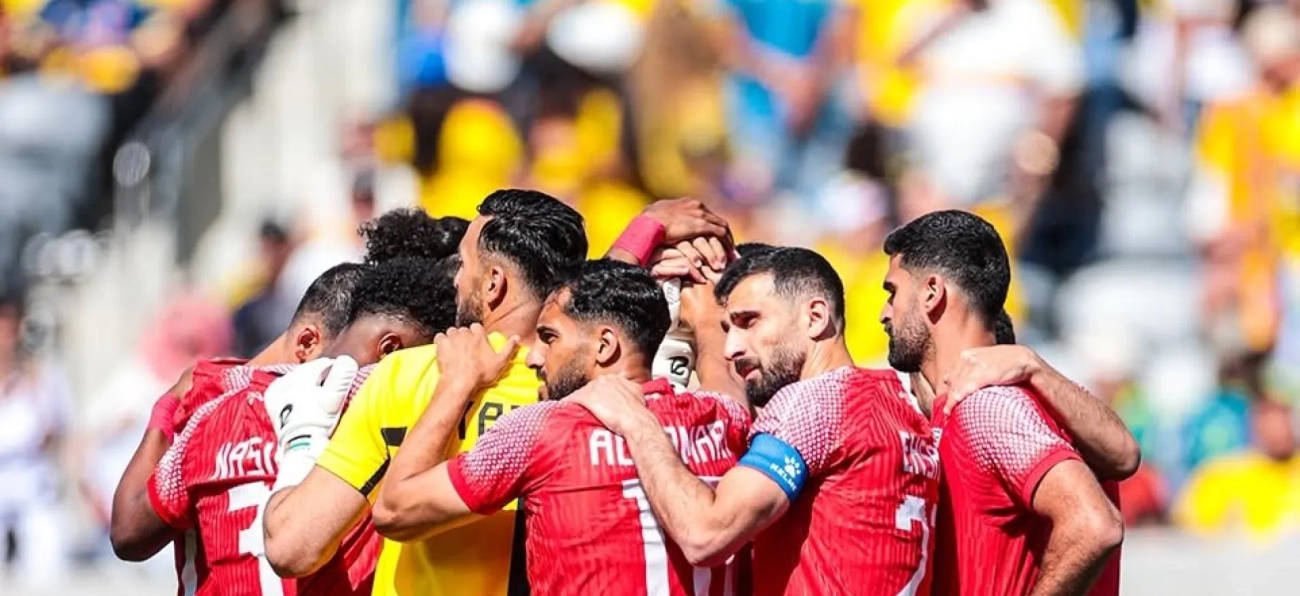منتخب الأردن يحتفل قبل مواجهة النمسا في كأس العالم