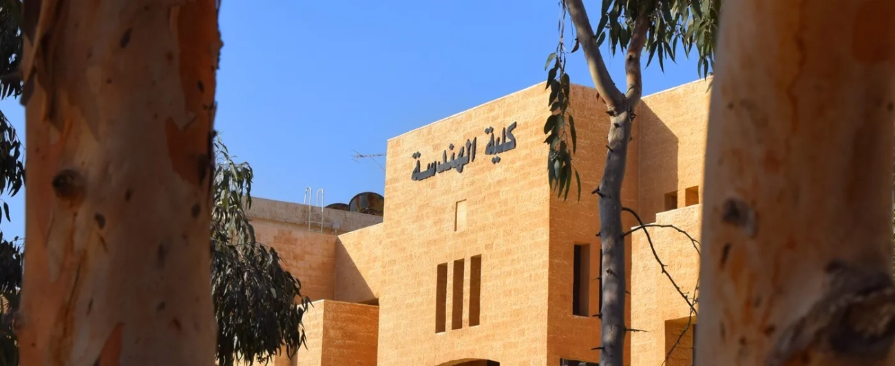 الساعه 90 دينارا في جامعة و40 في اخرى