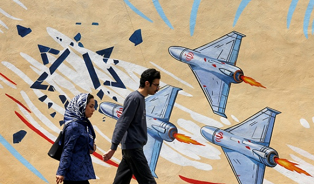 قتلى بغارات على إيران وهجمات على قواعد أميركية