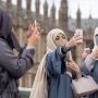 إيطاليا تحظر النقاب والبرقع بالمدارس وتحدد سقفاً للطلاب