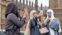 إيطاليا تحظر النقاب والبرقع بالمدارس وتحدد سقفاً للطلاب