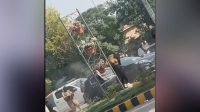 حادثة غريبة.. اختطاف وزير في الشارع واقتياده إلى مكان مجهول